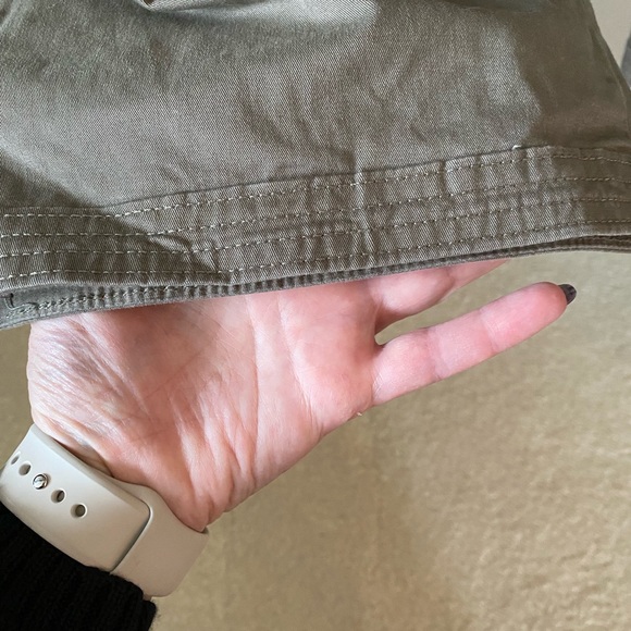 Abercrombie Women’s Relaxed Cargo Pants - Picture 9 of 10